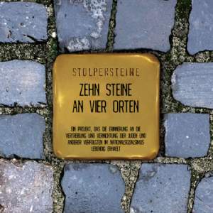 Stolpersteine Zehn Steine an vier Orten In Dillingen lebten spätestens seit dem 18. Jahrhundert jüdische Familien. Mit dem Erstarken der Industrie seit Ende des 19. Jahrhunderts und der stetig wachsenden Bevölkerung 