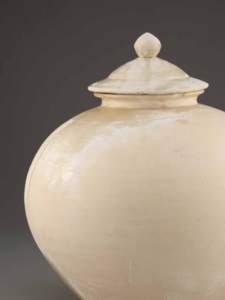 44  Chinese Ceramics in the Late Tang Dynasty Regina Krahl